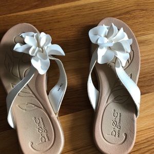 Born BOC white flowered flip flips